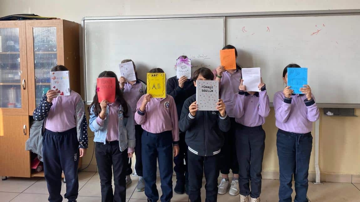 Öğrencilerimiz Dilimizin Zenginlikleri Projesinde Türkçe Sözlük Hazırladı